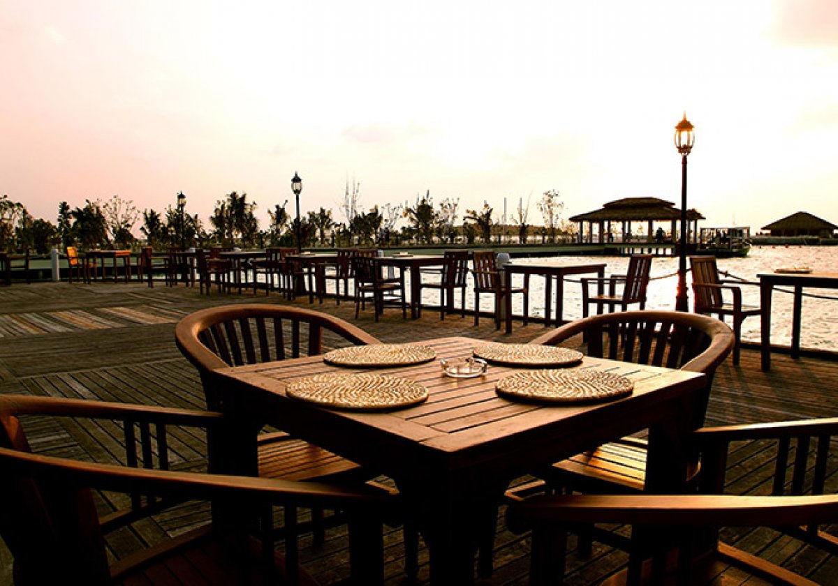 Adaaran Select Hudhuranfushi - restauracja Sunset