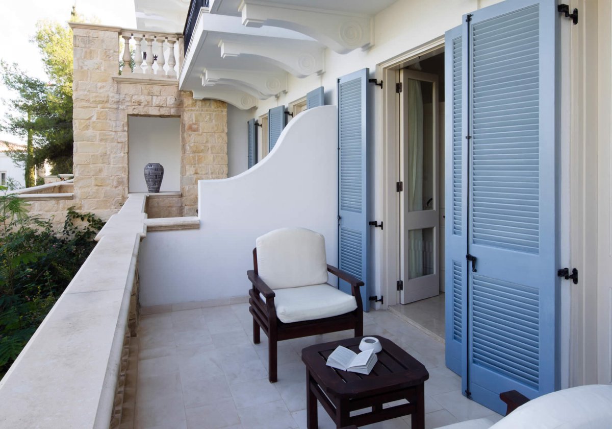 Studio Suite with Sea View - balkon z meblami ogrodowymi