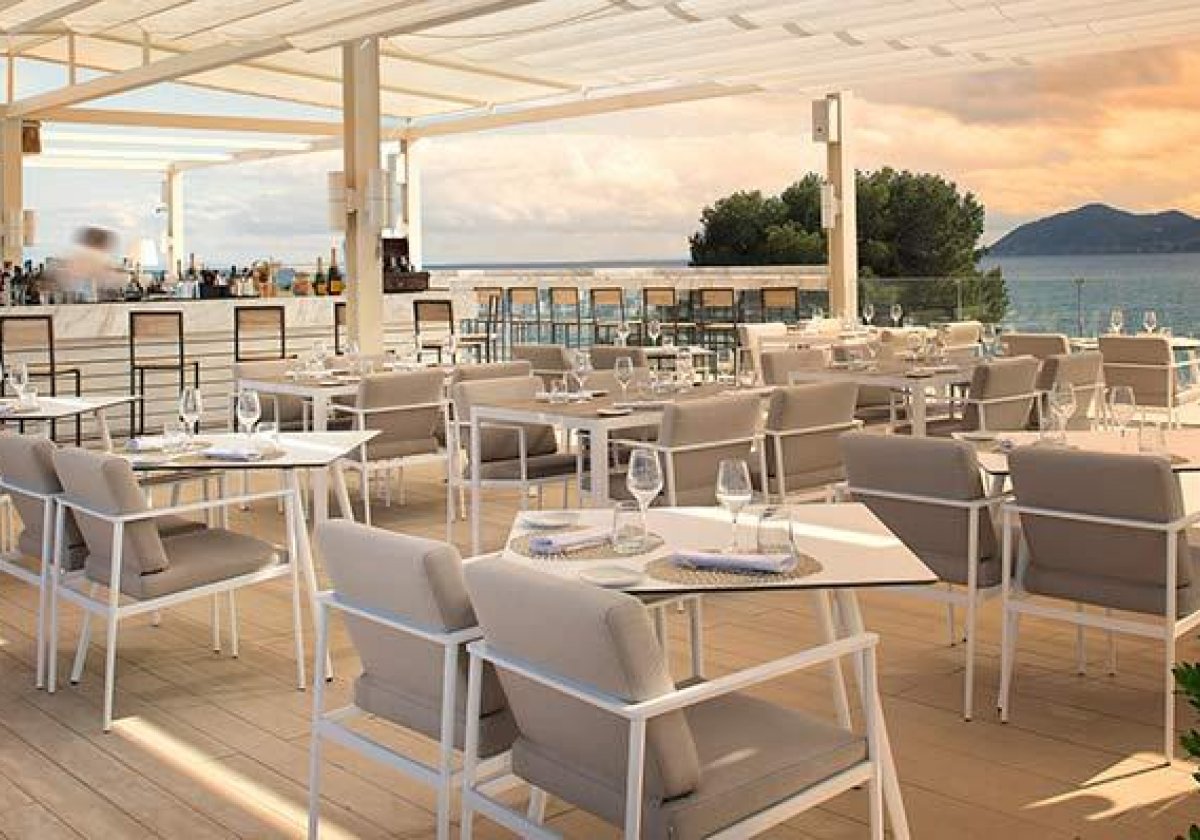 ME Ibiza - Restauracja na dachu