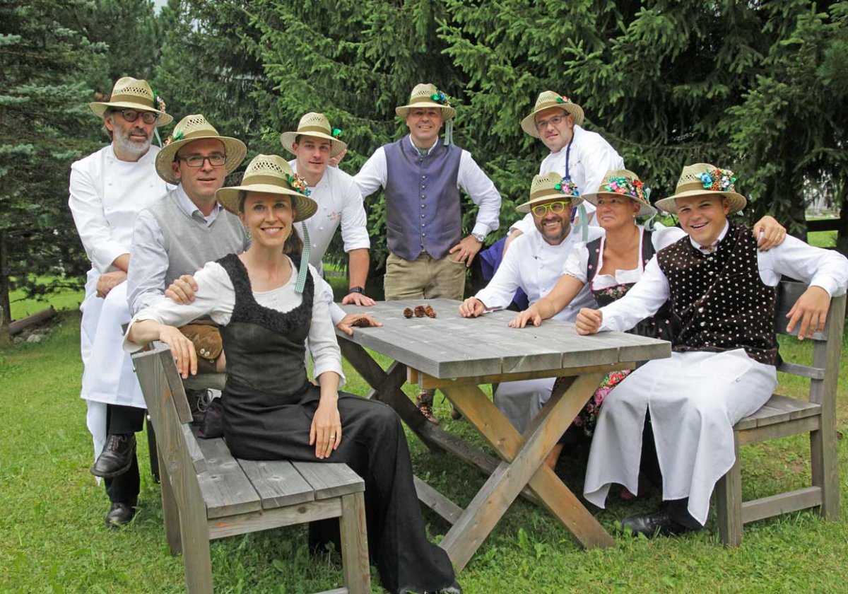 Mieszkańcy Dolomitów w tradycyjnych strojach