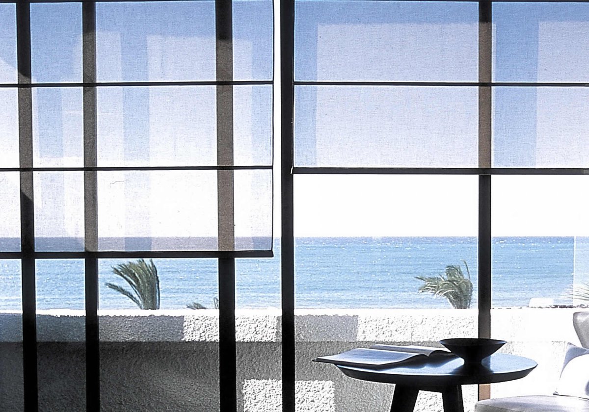 Superior Sea View Room  - duże, przesuwane okna dające wrażenie balkonu