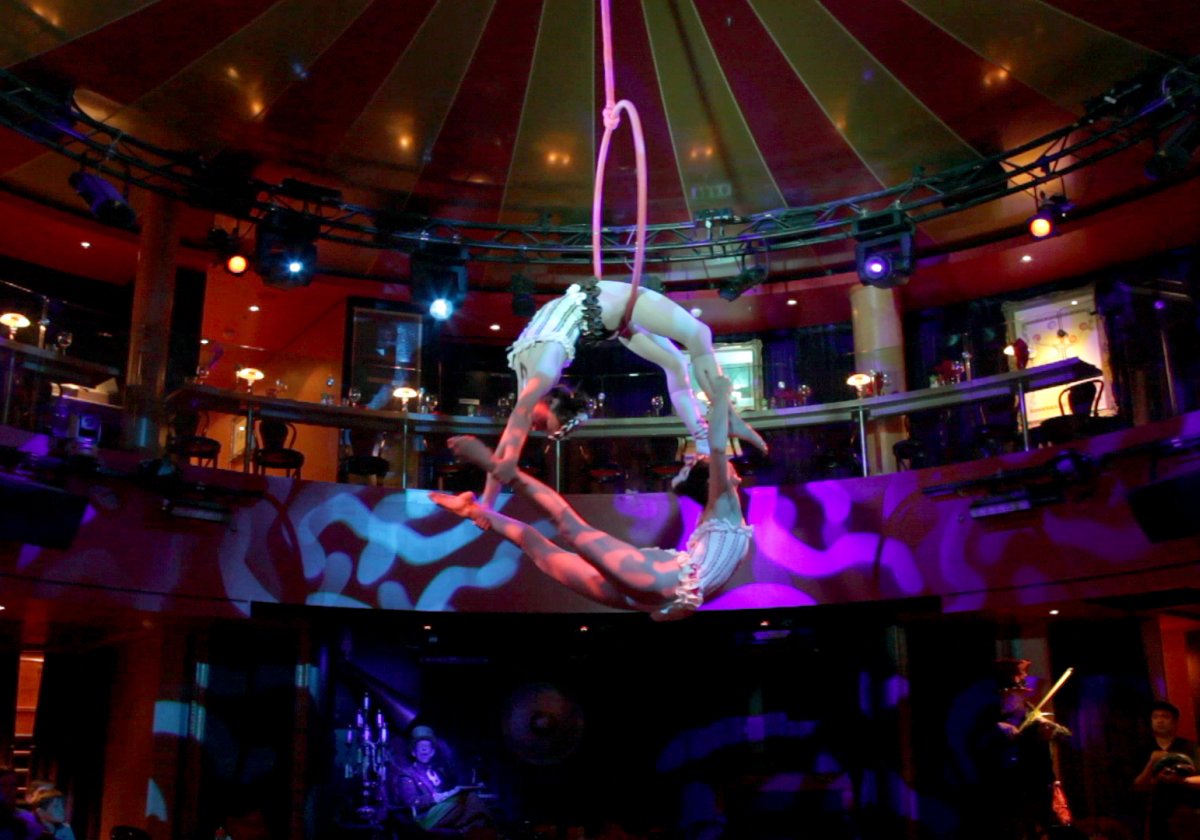 Spiegel Tent - Cirque Dreams & Dinner
