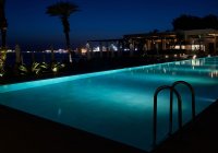 Almyra Hotel - podświetlany basen